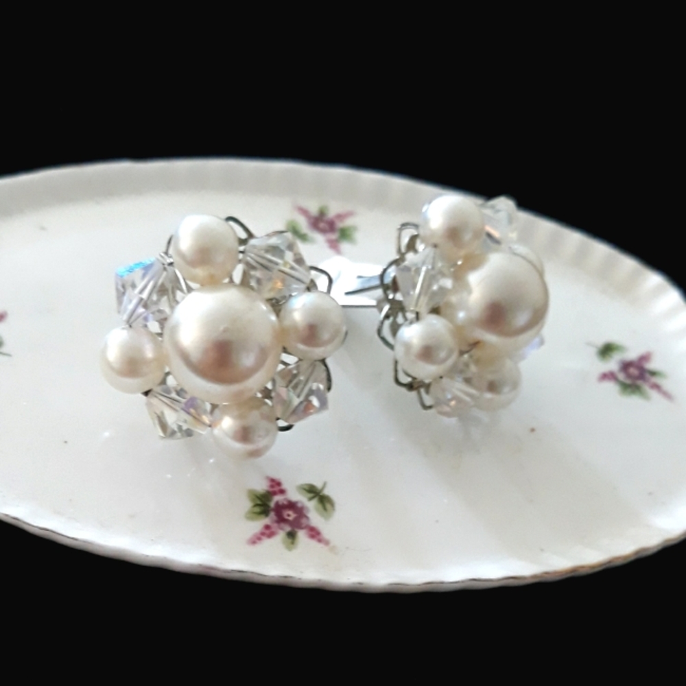 Art Deco Style Faux Pearl Cluster Clip On Earrings / Vintage Costume Jewelry - Picture 3 of 7